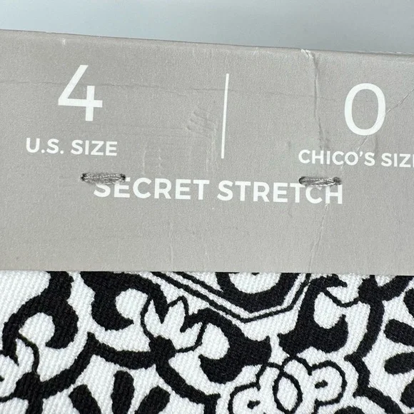 Chico's Black and White Geometric Bermuda Shorts NWT Pockets Women’s Size 0/US 4 - Picture 5 of 16